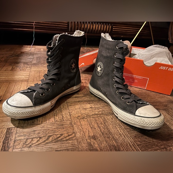 Woman’s Size 7 Winterized Converse Shoes - Picture 1 of 5